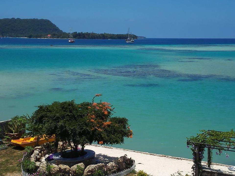 Crystal Beach Hotel Port Vila Kültér fotó